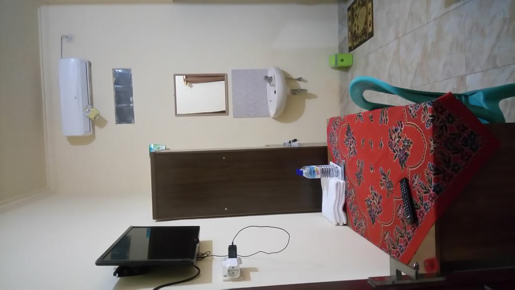 Puji Homestay Mataram Luaran gambar