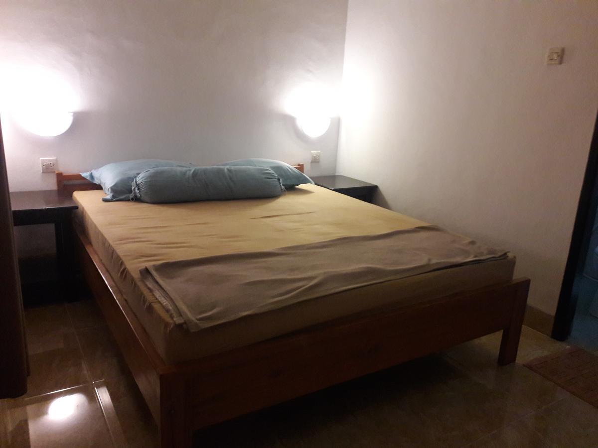 Puji Homestay Mataram Luaran gambar